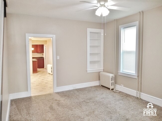 Building Photo - 5 Bed / 2 Bath Single Family Duplex