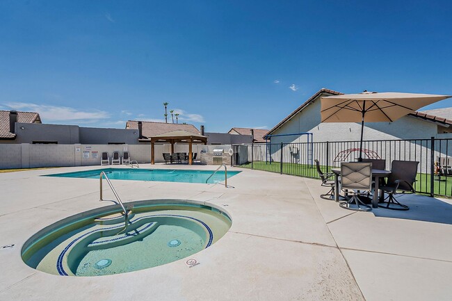 Building Photo - Beautifully remodeled 2bed/2ba Townhome - Ask about our Move-in Specials