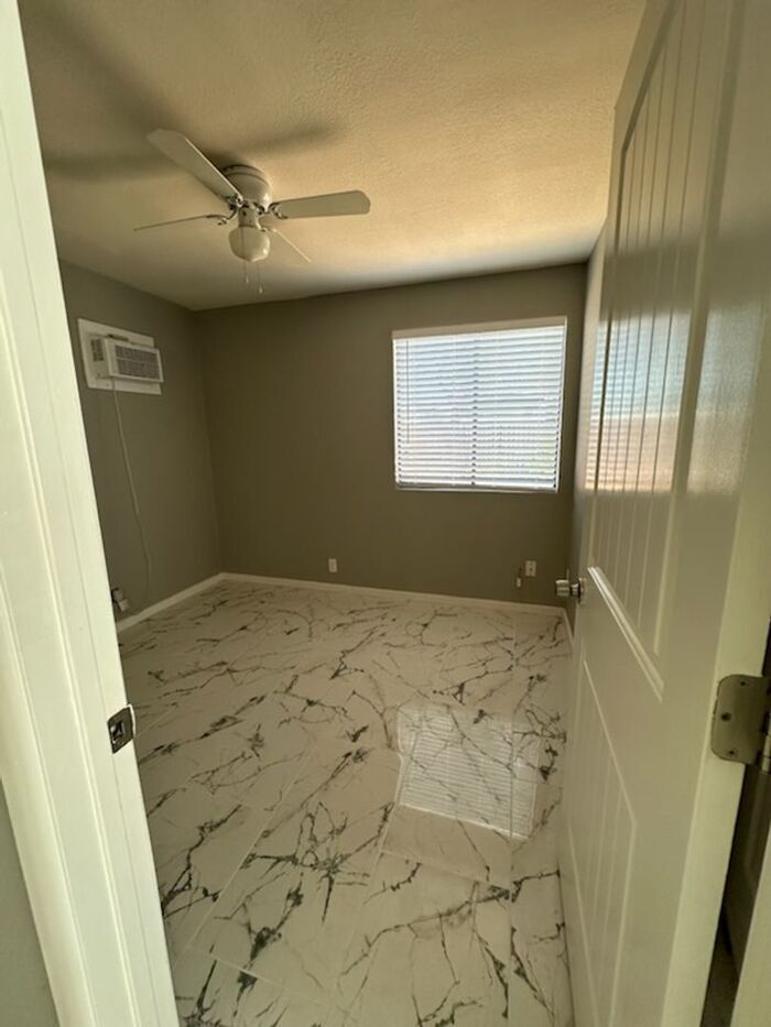 Building Photo - 2632 N 29th Pl