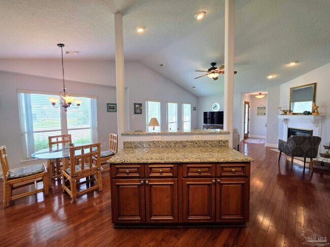 Building Photo - 949 Osprey Ct