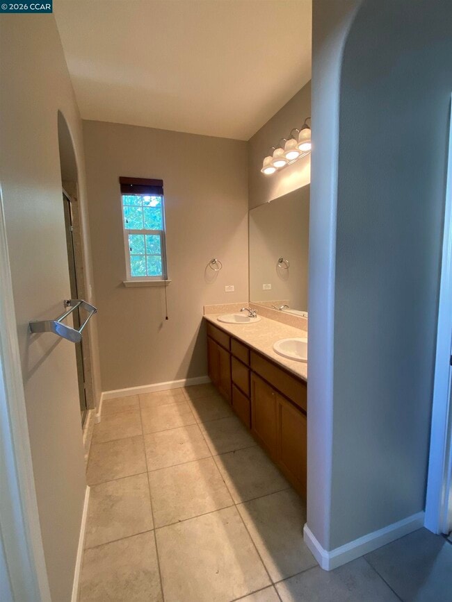 Building Photo - 2409 Maidenhair Way