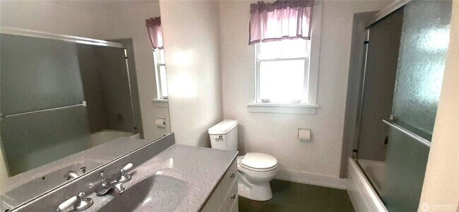 Building Photo - 4Bd/1.5Ba Seattle House