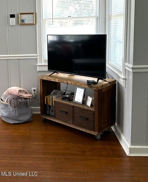 Building Photo - 1323 3rd St