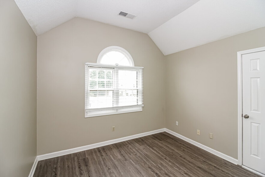 Building Photo - 8220 Glynn Vale Cove S