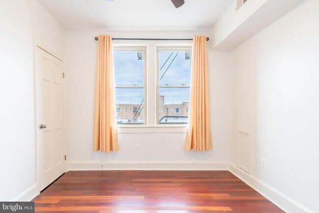 Building Photo - 1725 Lanier Pl NW