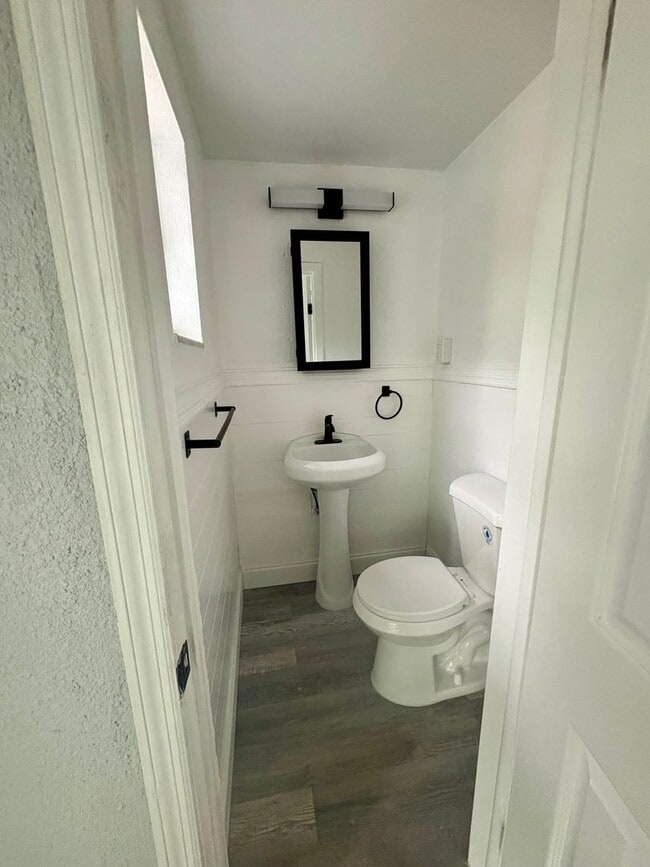 Building Photo - Fully Remodeled 3bed/2bath  Home with Bonus Room & Modern Upgrades