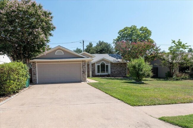 Building Photo - 3200 Red Bay Dr
