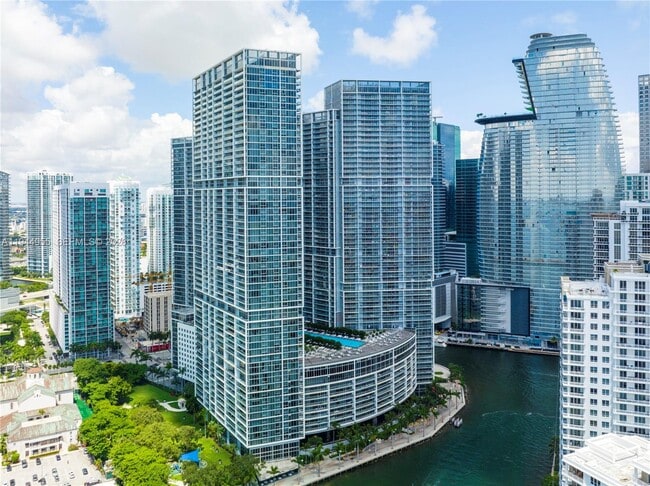 Building Photo - 495 Brickell Ave