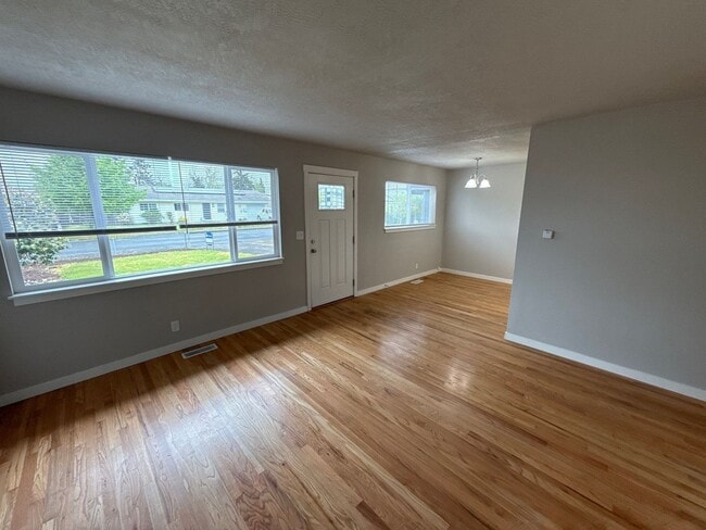 Building Photo - 2236 Hoyt St SE