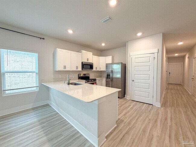 Building Photo - 9899 Starling Dr