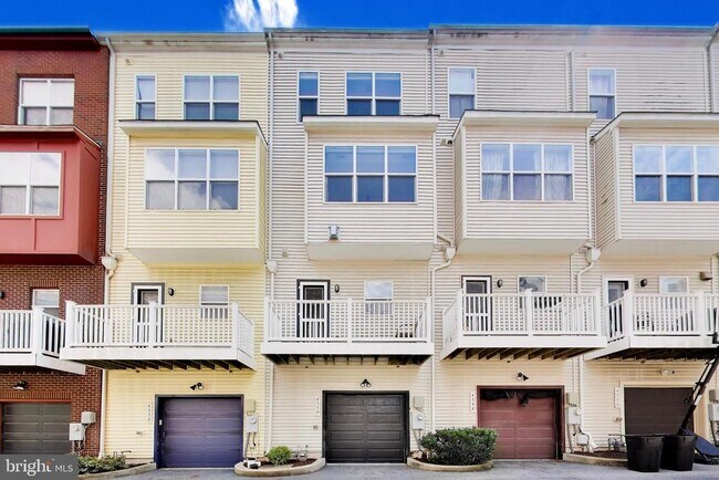 Building Photo - 4550 Longfellow St