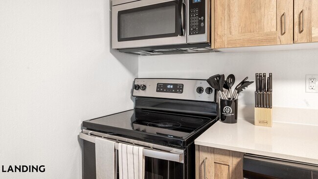 Building Photo - 2851 Maingate Village Cir