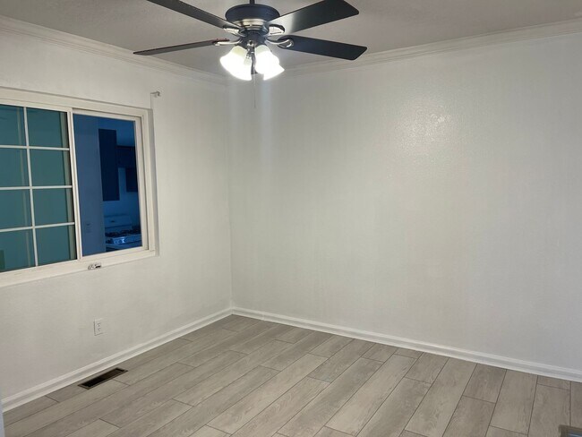 Building Photo - 3 Bed, 2 Bath House, New Kitchen plus 2 Bonus Rooms/Office in La Mesa!