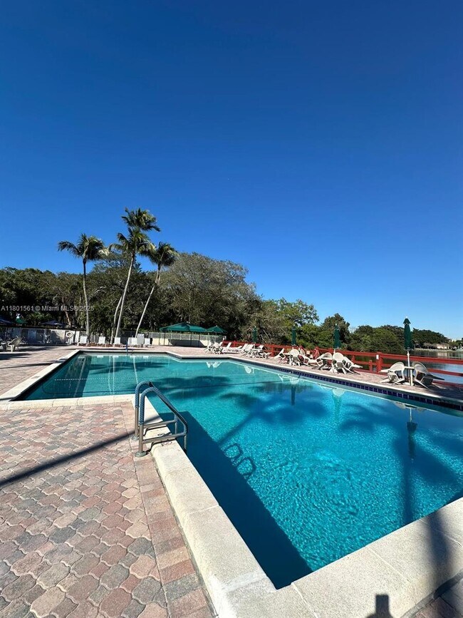 Building Photo - 9410 Live Oak Pl