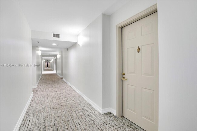 Building Photo - 2665 SW 37th Ave