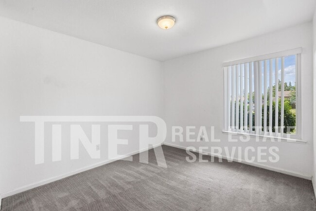 Building Photo - 511 Lyndhurst Ave