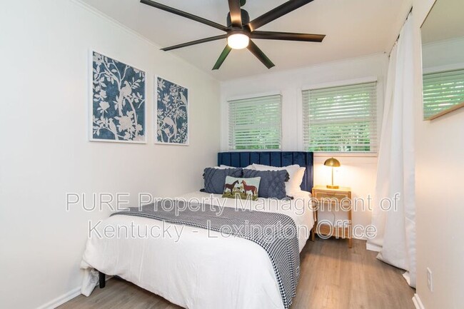 Building Photo - 321 Mockingbird Ln