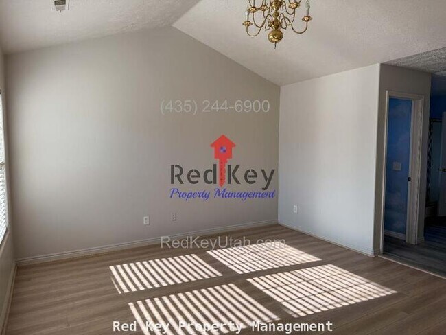 Building Photo - 1380 Single Family Home