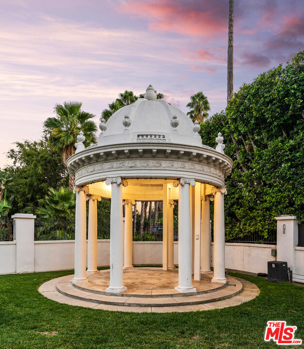 Building Photo - 6533 Cahuenga Terrace