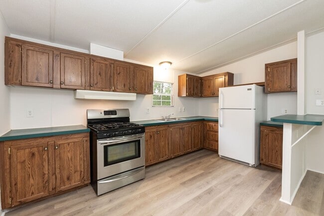 Building Photo - Well Maintained Three Bedroom Home!