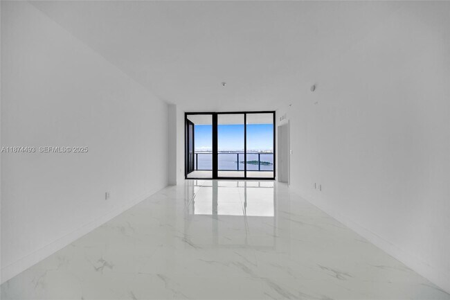 Building Photo - 700 NE 24th St