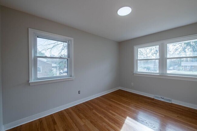 Building Photo - Newly remodeled 3/2.5