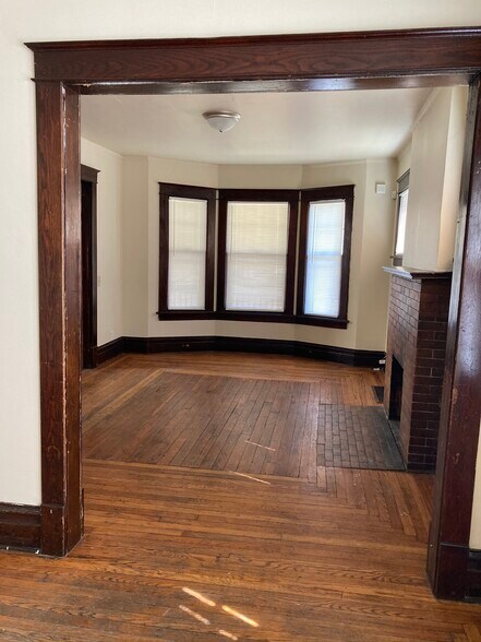 Building Photo - 817 W Vine St