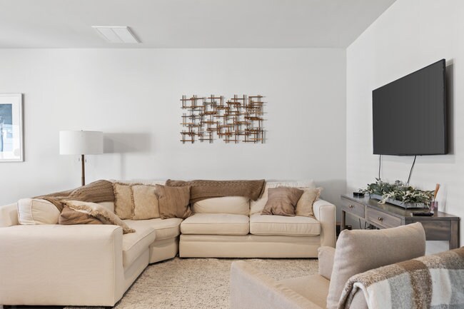 Building Photo - 4686 Wildaire Ln