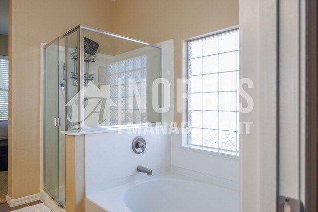 Building Photo - Beautiful Home with a POOL Service Included