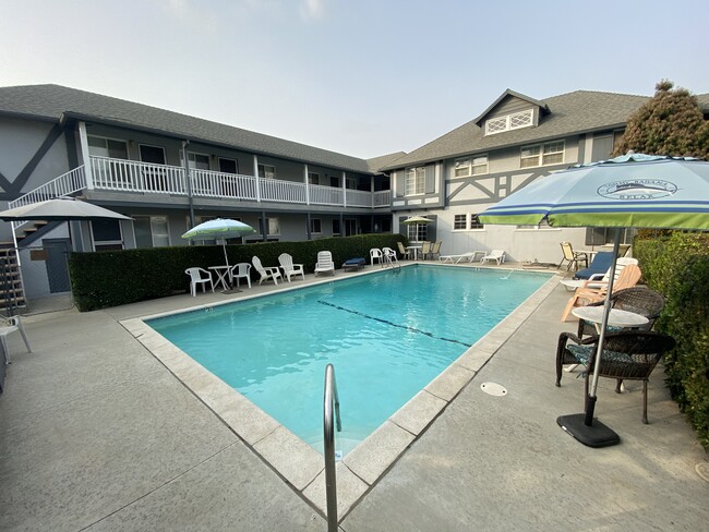 Pool Deck with BBQ - 1841 Riverside Dr
