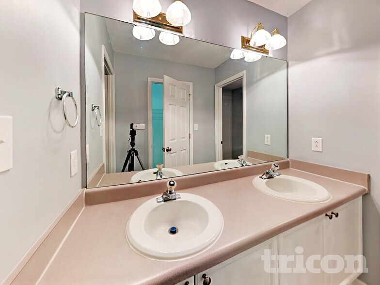 Building Photo - 3722 Hunters Run Ln