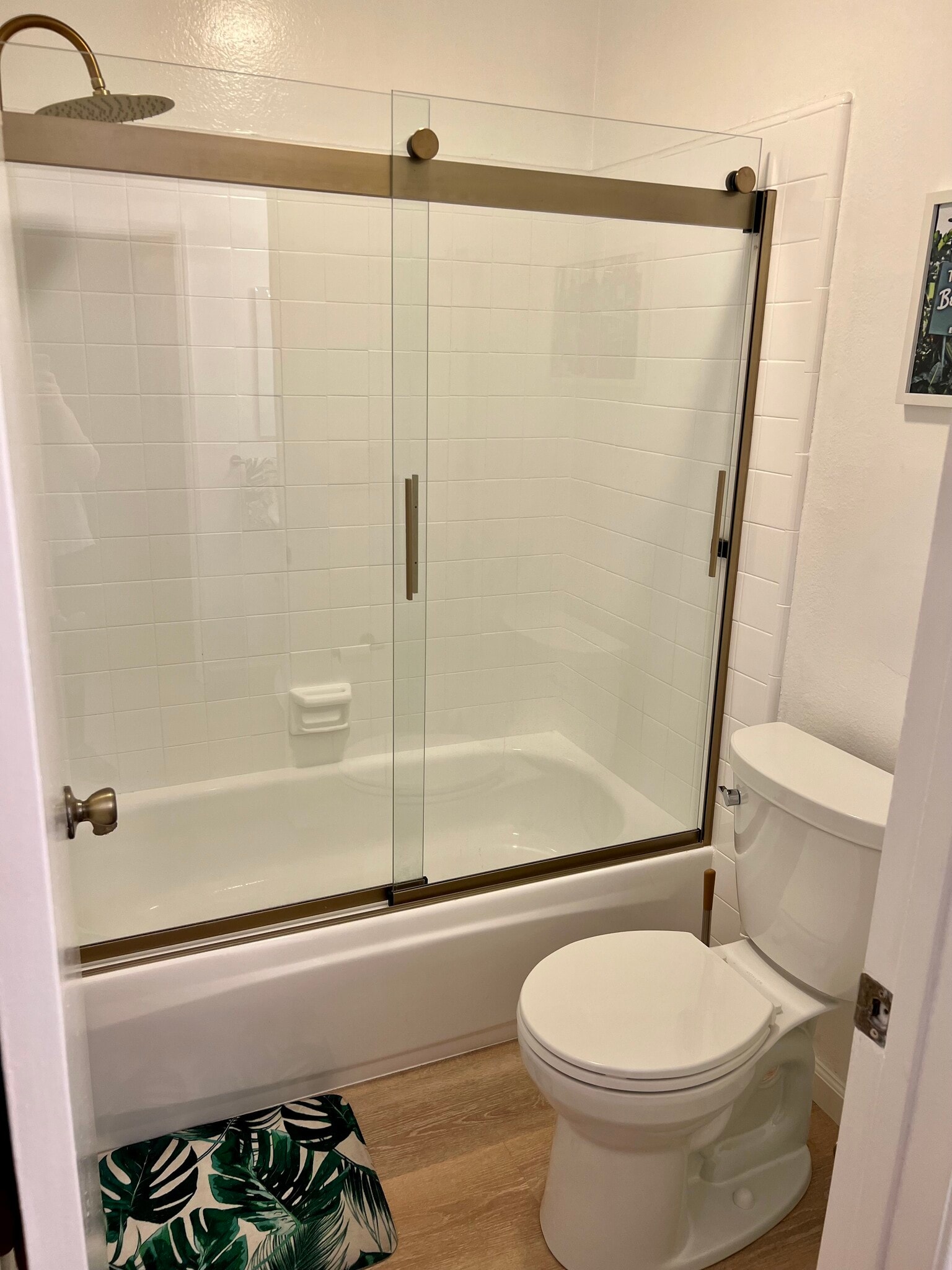 Bathroom - 911 N Kings Rd
