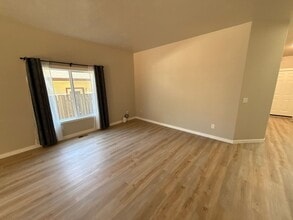 Building Photo - 5647 SW Windflower Dr