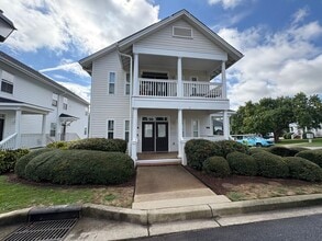 Building Photo - 3 Bedroom 2 Bath home  a few minutes from Downtown Greenville !!!