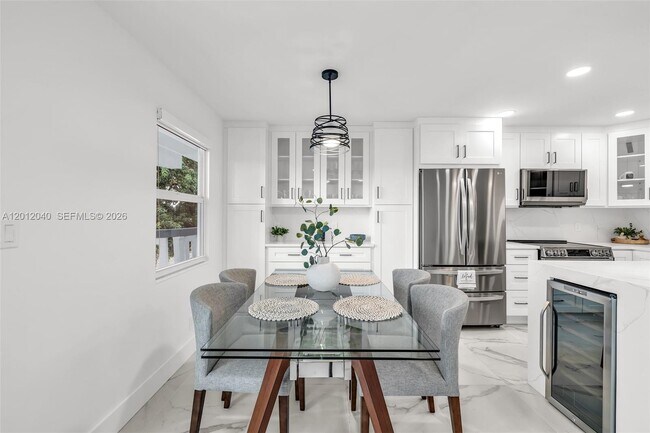 Building Photo - 3042 Harwood D