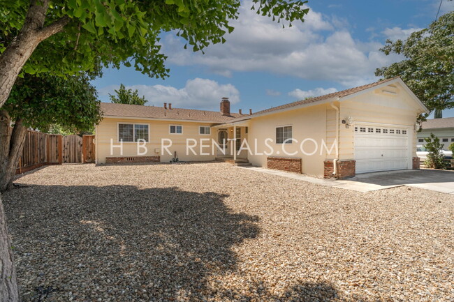 Building Photo - Charming Three Bedroom Single Story Liverm...