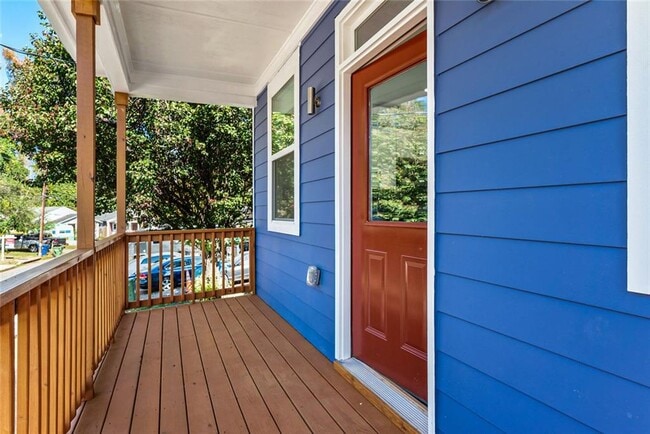 Building Photo - 1060 Grant Way SE