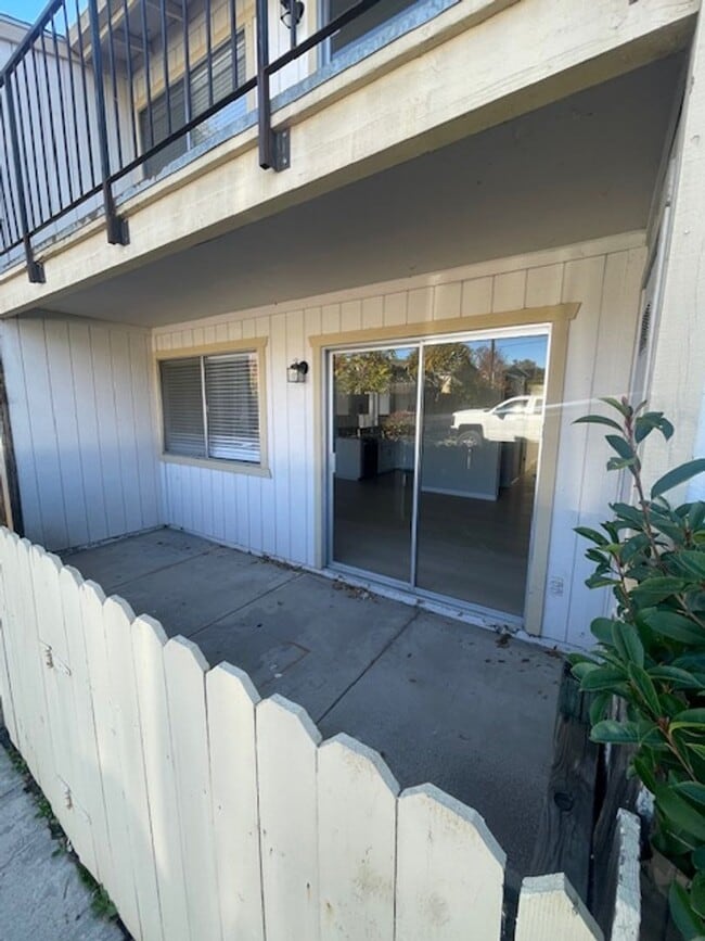 Building Photo - In the Heart of Atascadero