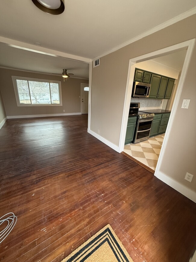 Building Photo - 7206 Reeds Rd