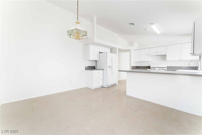 Building Photo - 4104 N Compass Rose Way