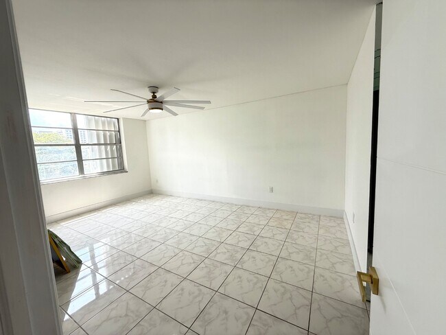 Building Photo - 2801 NE 183rd St