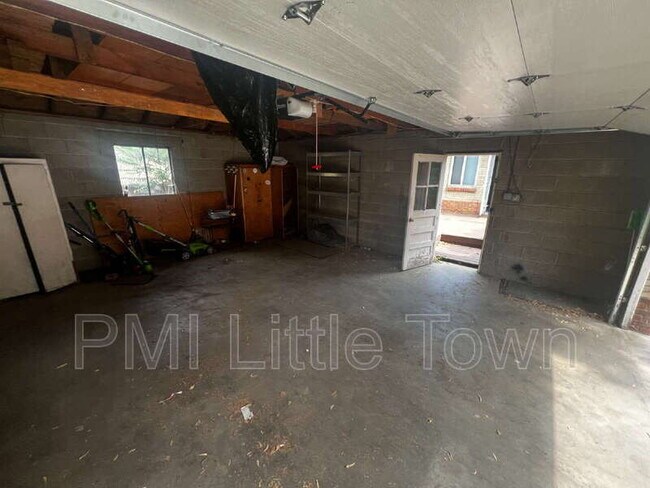 Building Photo - 2491 S Corona St