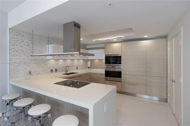 Building Photo - 17111 Biscayne Blvd