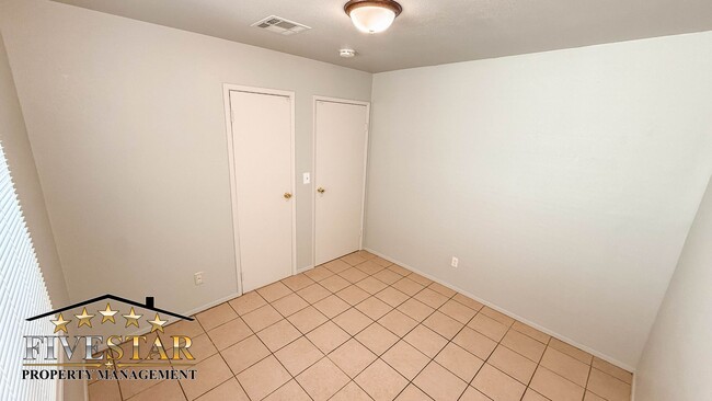 Building Photo - 200 Haven Dr