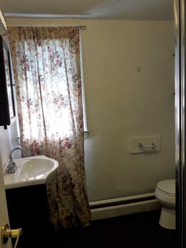 Building Photo - Renovated Beautiful 2BR Near Yale - Science Hill