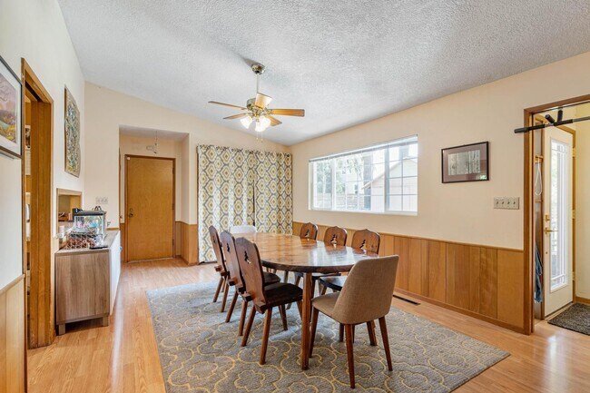 Building Photo - Charming 3-bdrm/2-bath Mid-Century ranch—A...