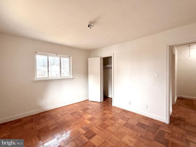 Building Photo - 2121 Patrick Henry Dr