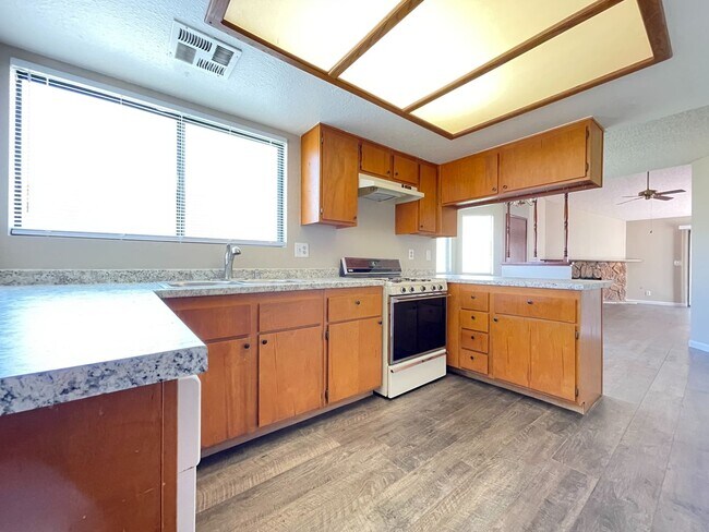 Building Photo - Summerlin Charming retro 2-bedroom home