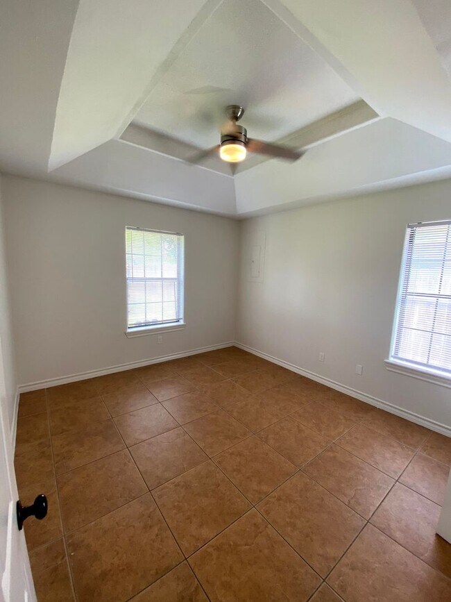 Building Photo - Perfectly Spacious Located Home In McAllen!