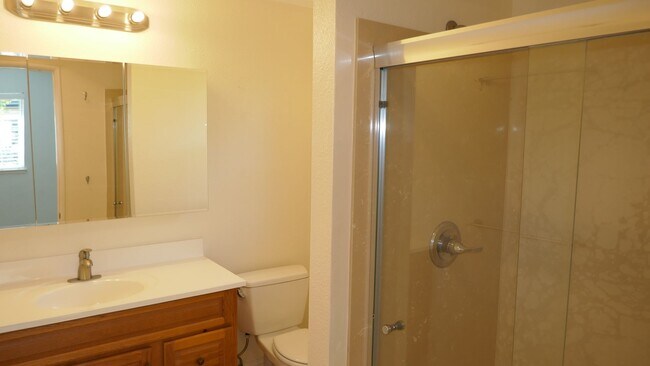 Building Photo - UPDATED THREE BED / TWO BATH MARINWOOD HOM...